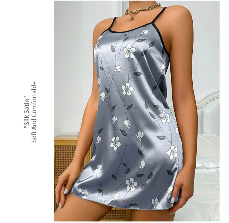 Women's sleepwear in satin with floral print