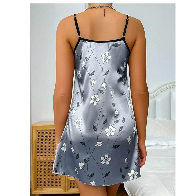 Women's sleepwear in satin with floral print