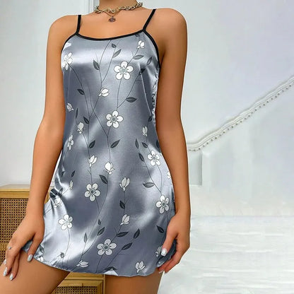 Women's sleepwear in satin with floral print