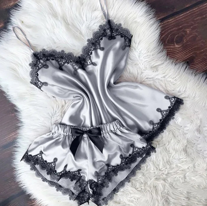 Velvet women's sleepwear. Comlpact.
